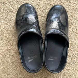 Almost New Size 39 Dansko- Worn only twice